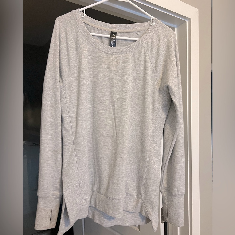 Long sleeve workout shirt. Yogalicious. Medium. Grey.